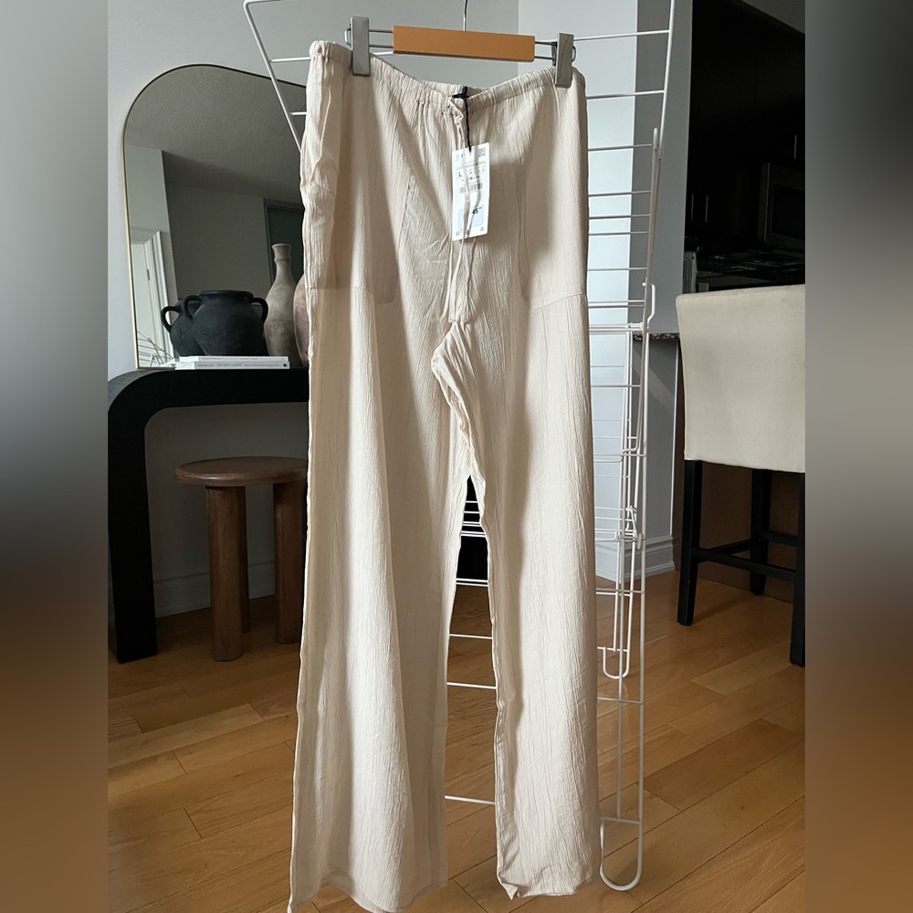 Zara Women’s High-Waisted Flowy Pant
